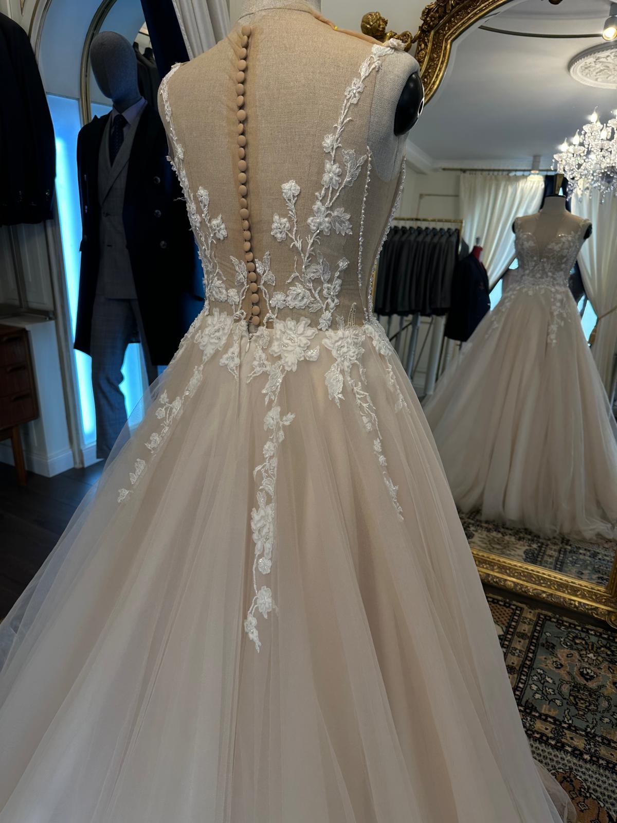 ROBE DE MARIÉ AVEC DENTELLE