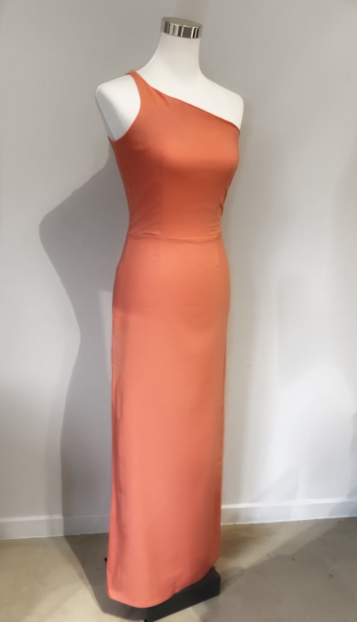 Robe corail asymétrique