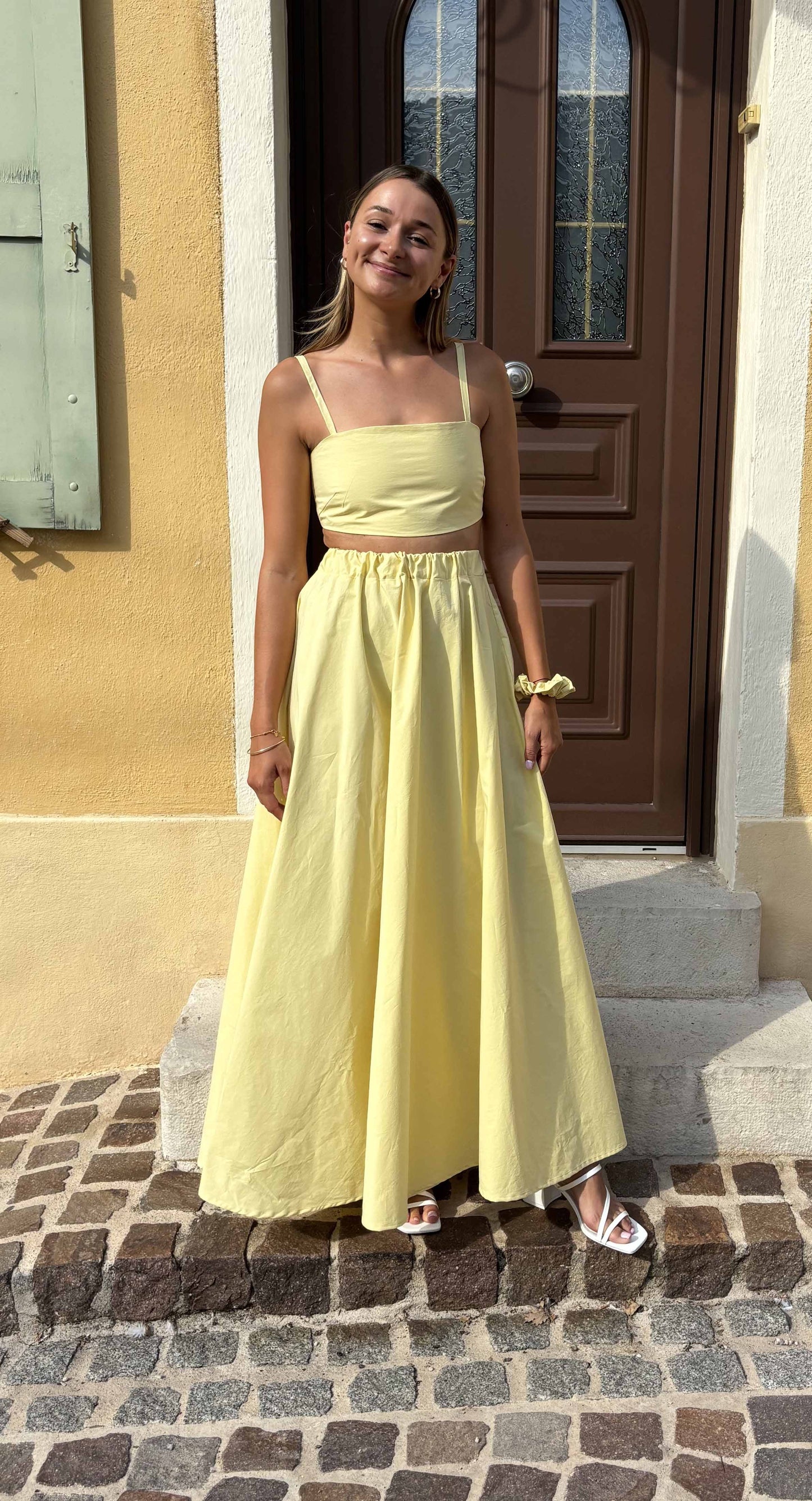Yellow for the bridesmaid! 💛