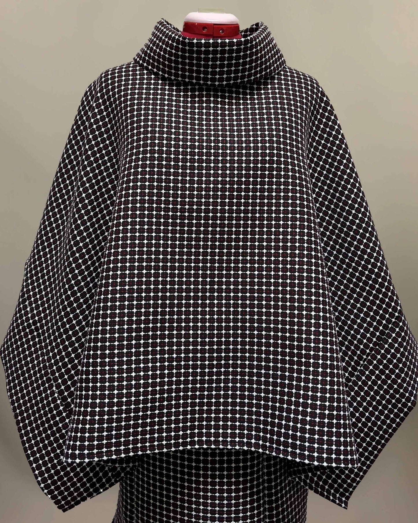 CHECKED CAPE WITH RED DETAILS