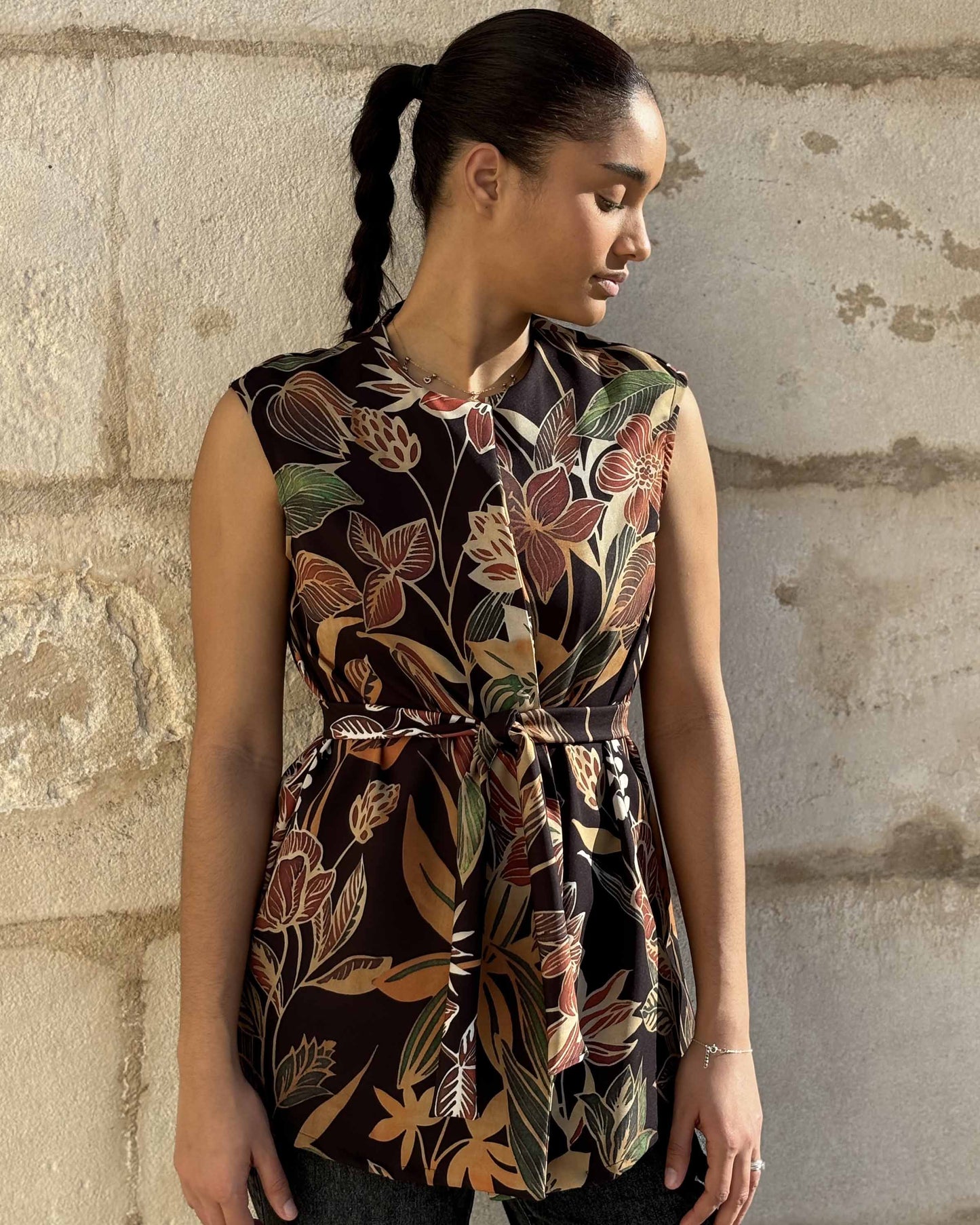PRINTED SLEEVELESS JACKET