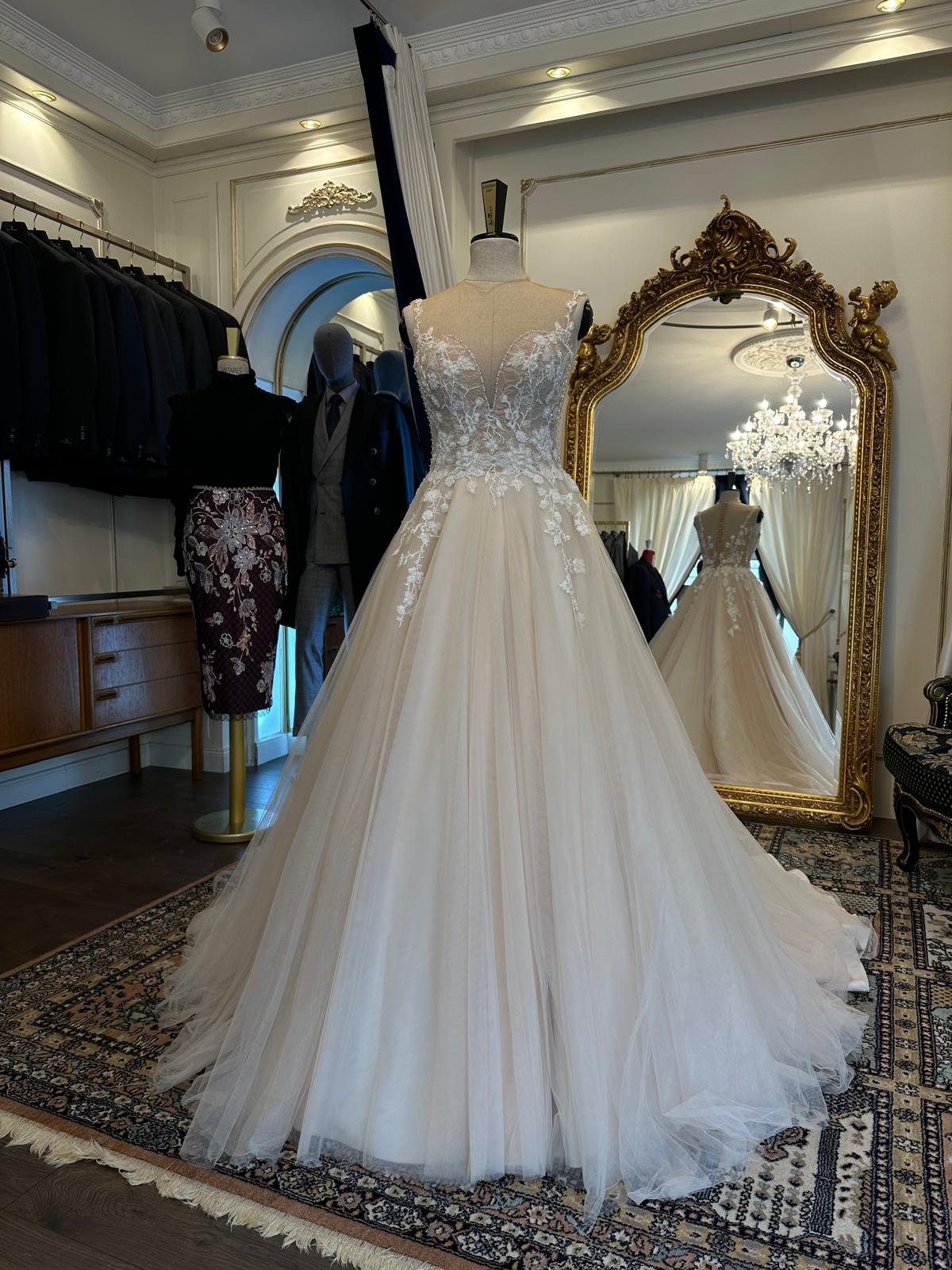 ROBE DE MARIÉ AVEC DENTELLE