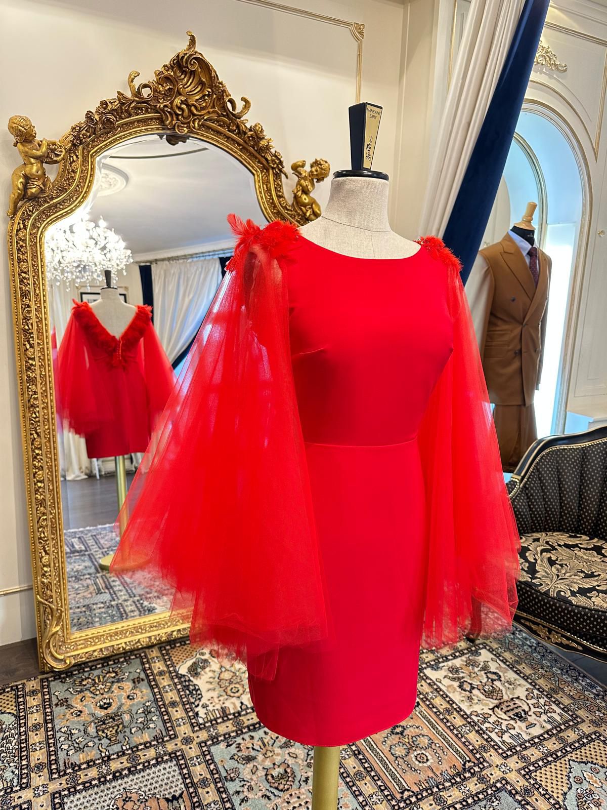 ROBE ROUGE DOS NU EN PLUME