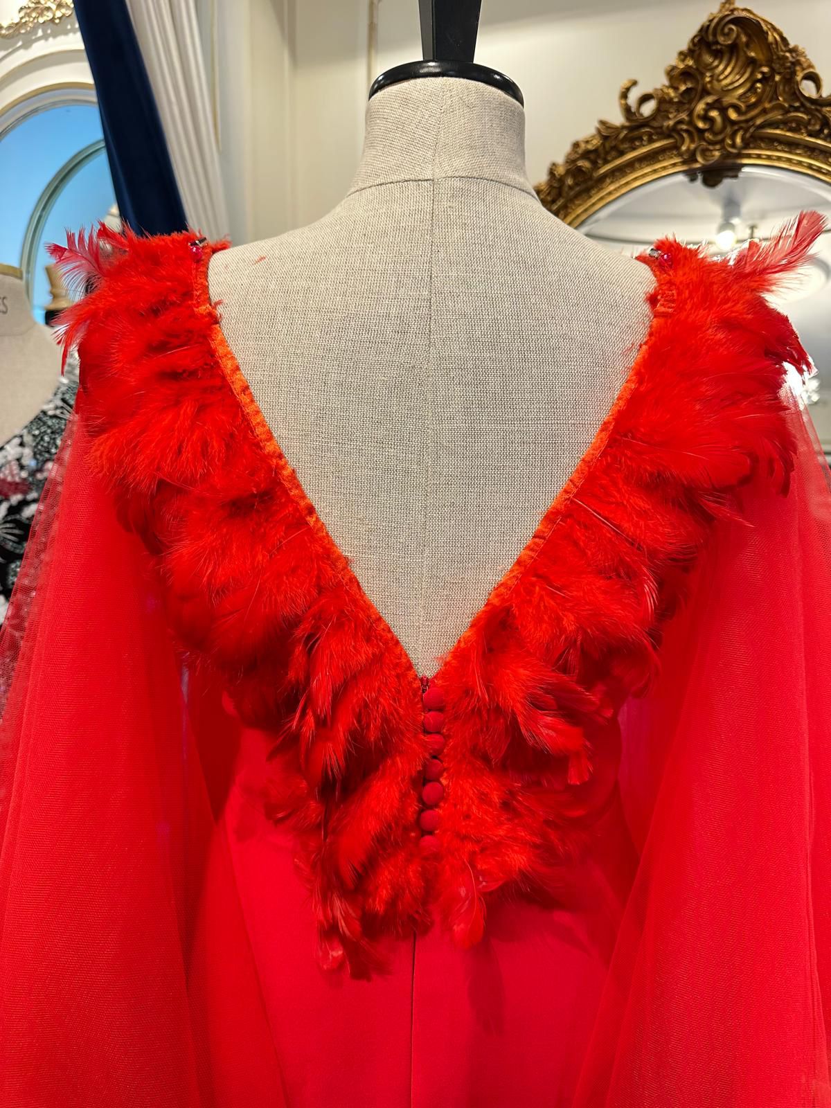 ROBE ROUGE DOS NU EN PLUME