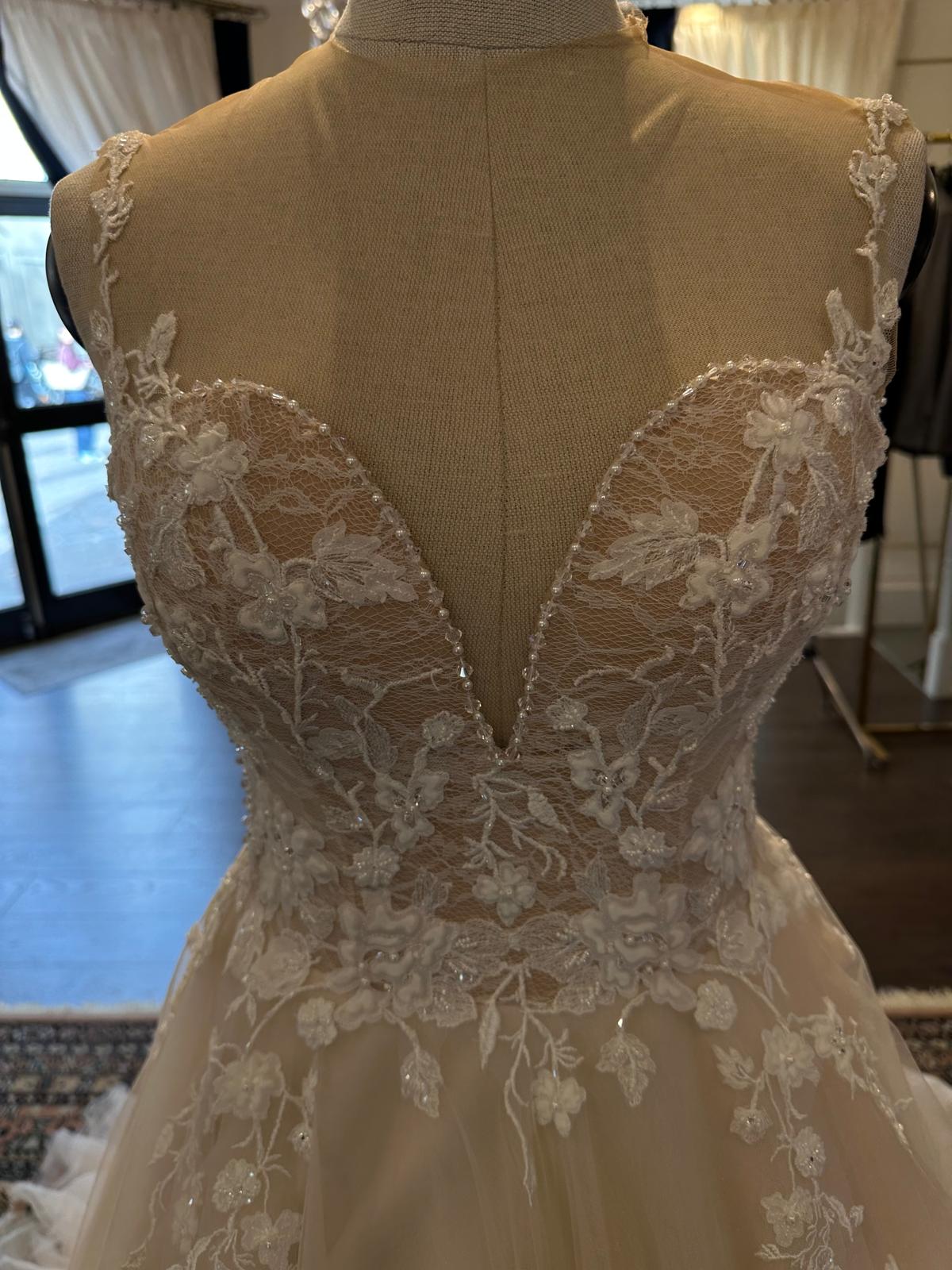 ROBE DE MARIÉ AVEC DENTELLE