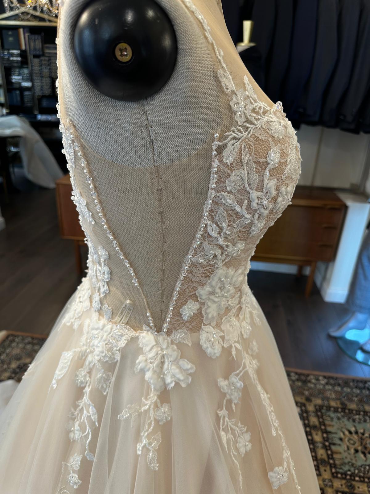 ROBE DE MARIÉ AVEC DENTELLE