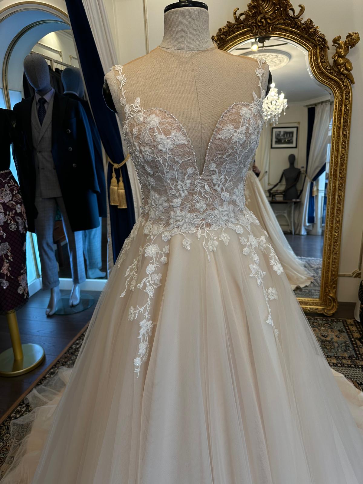 ROBE DE MARIÉ AVEC DENTELLE